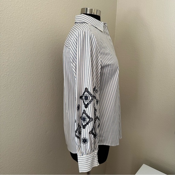 NWT Chico’s Poplin Tunic Embroidered Woven Pattern Button Up Shirt White Navy - Picture 7 of 14